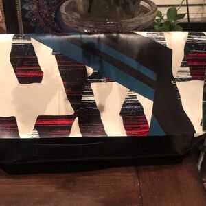 Kestrel Vinyl Clutch